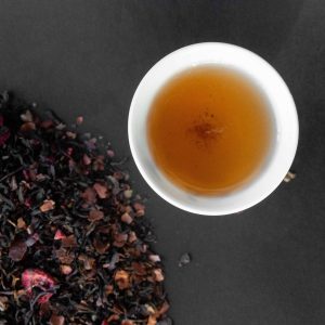 Tè nero aromatizzato Foresta Neracon mirtilli, lamponi e fave di cacao