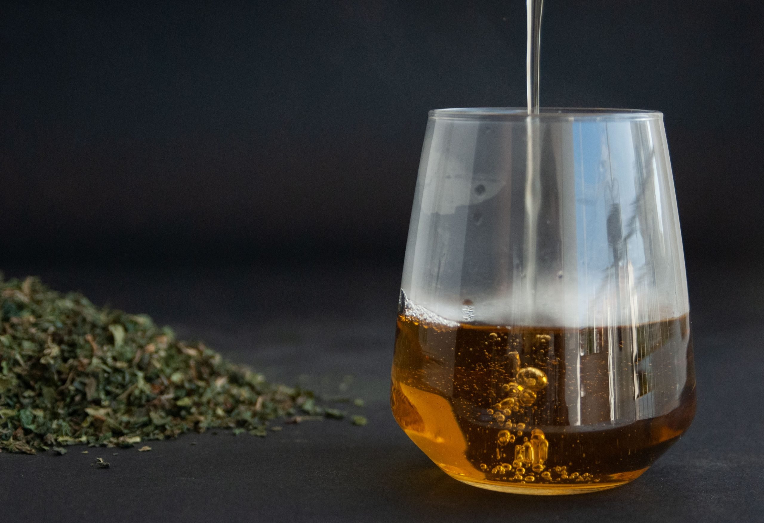 foglie di ortica tisana in purezza, erbe officinali