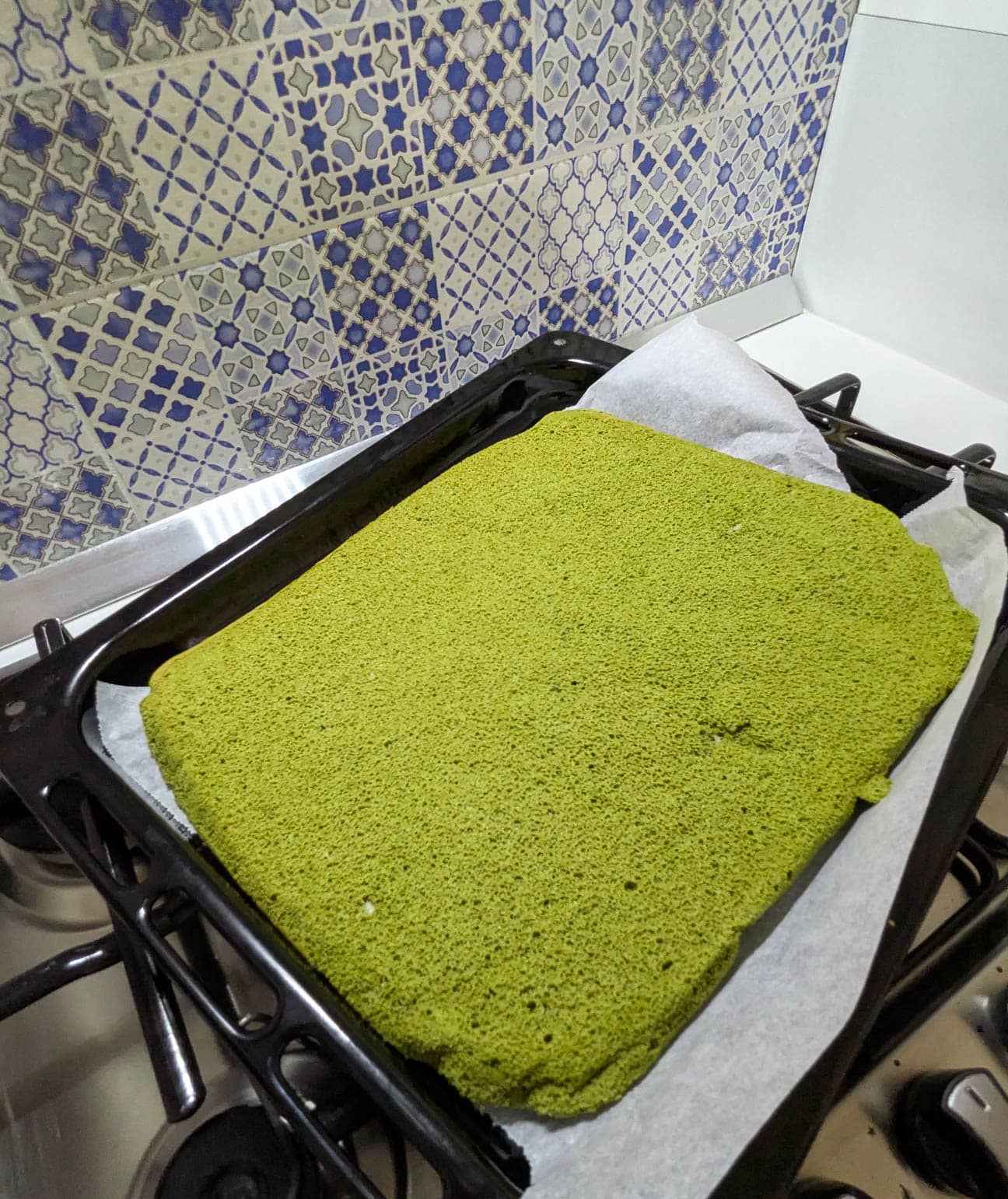 Preparazione del rotolo al tè matcha (Matcha roll cake)- la ricetta perfetta-6